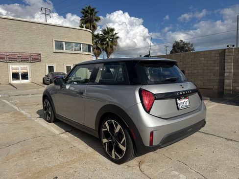 Used 2025 MINI Cooper 2-Door Hardtop image 3
