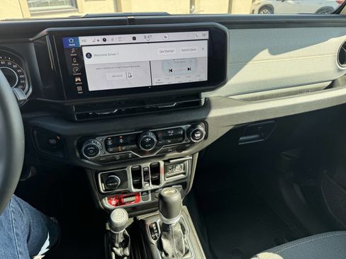 Used 2024 Jeep Wrangler Unlimited Sport image 15