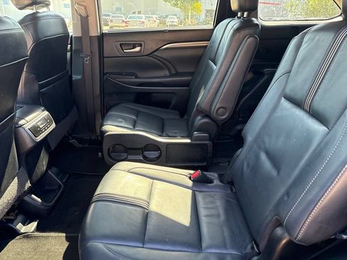 Used 2017 Toyota Highlander SE AWD/4WD image 21