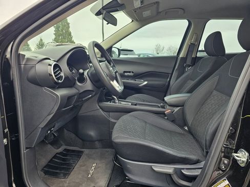 Used 2022 Nissan Kicks SV image 10