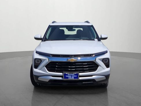 Used 2025 Chevrolet TrailBlazer LT FWD image 2