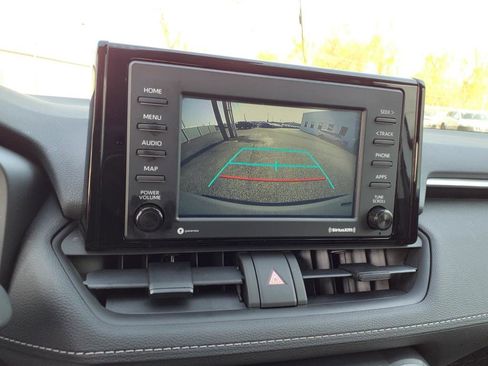 Used 2022 Toyota RAV4 LE image 21