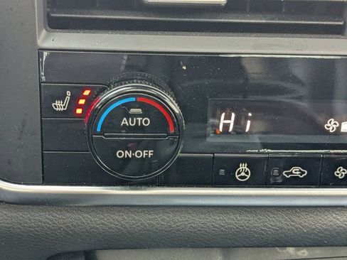 Used 2023 Nissan Rogue SV w/ SV Premium B Package image 31