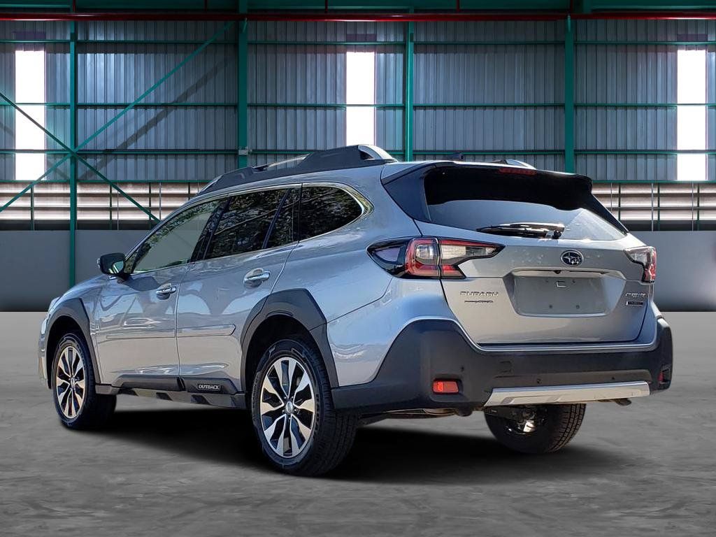 Used 2023 Subaru Outback Touring XT AWD/4WD image 3