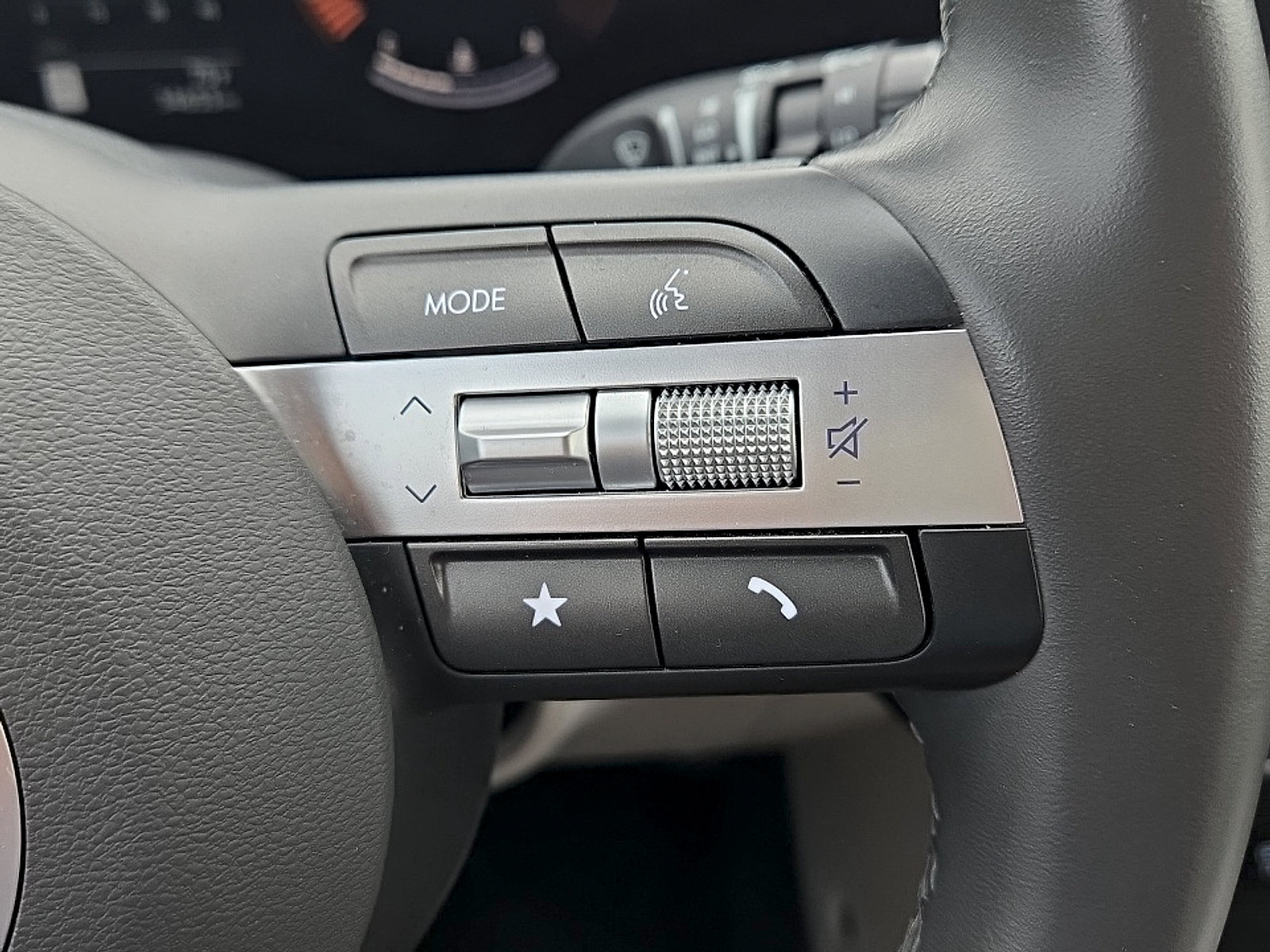 Used 2025 Hyundai Kona SEL AWD/4WD image 14