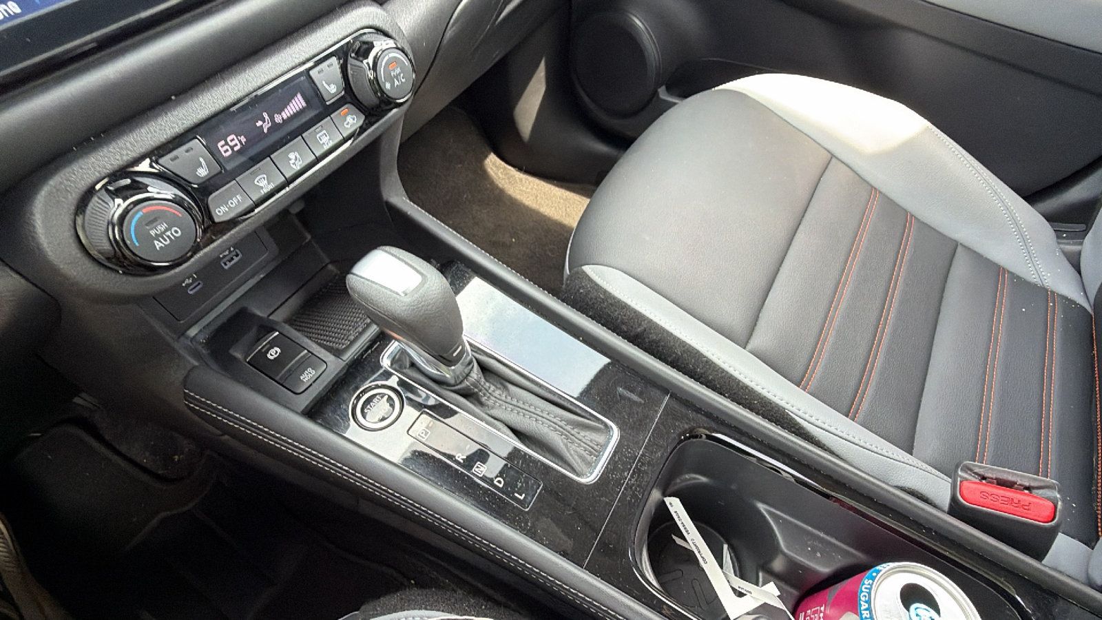 Used 2024 Nissan Kicks SR w/ SR Premium Package FWD image 30