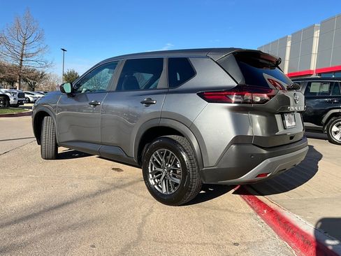 Used 2023 Nissan Rogue S image 8