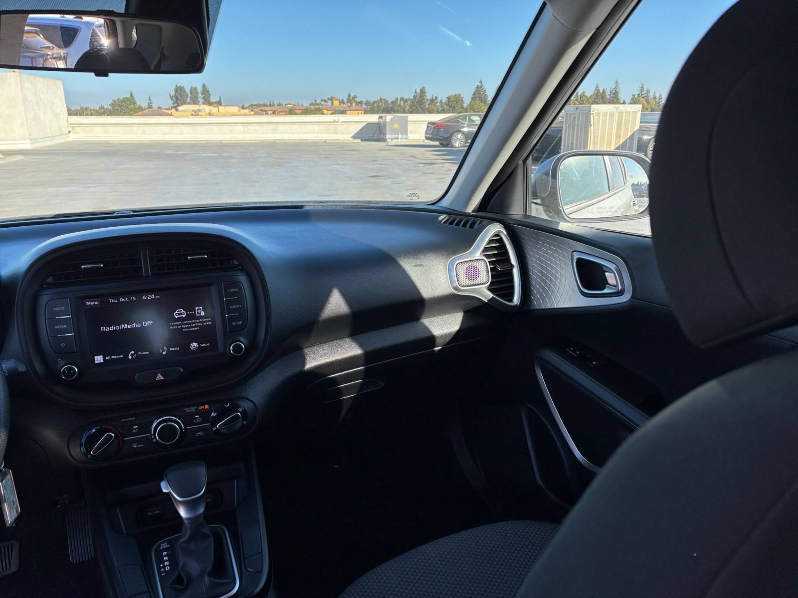 Used 2025 Kia Soul LX w/ LX Technology Package FWD image 32