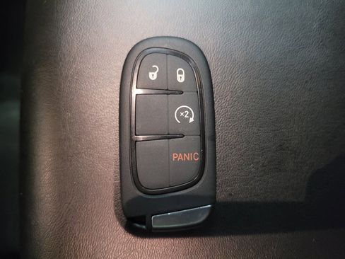 Used 2019 Jeep Cherokee Trailhawk w/ Cold Weather Group AWD/4WD image 32