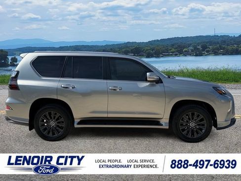 Used 2023 Lexus GX 460 Luxury w/ Sport Design Package AWD/4WD image 2