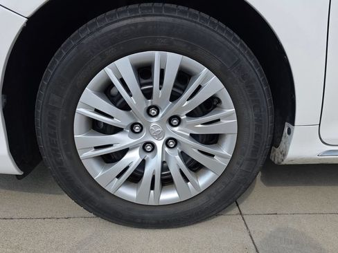 Used 2014 Toyota Camry LE FWD image 10