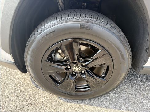 Certified 2025 Toyota RAV4 XLE FWD image 21