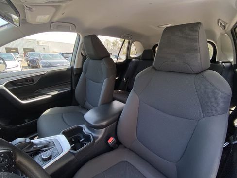 Used 2025 Toyota RAV4 LE AWD/4WD image 17
