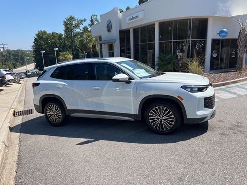 New 2025 Volkswagen Tiguan S image 2