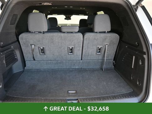 Used 2024 Chevrolet Traverse LT FWD image 21