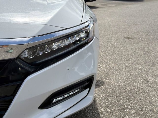 Used 2018 Honda Accord Touring image 9