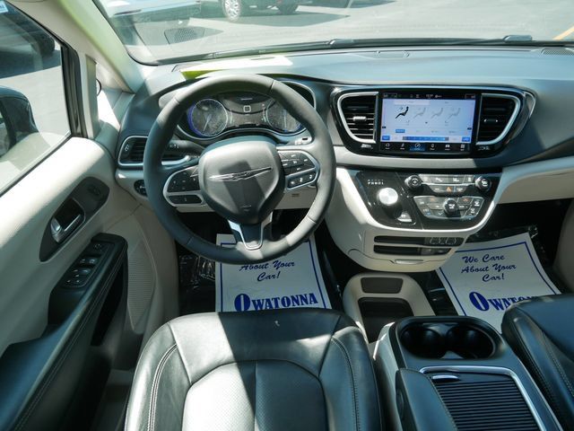 Used 2022 Chrysler Pacifica Touring-L FWD image 9