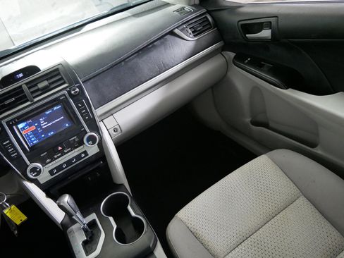 Used 2013 Toyota Camry LE image 11
