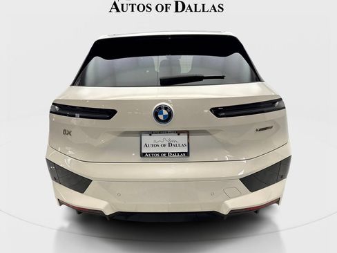 Used 2024 BMW iX xDrive50 w/ Premium Package AWD/4WD image 7