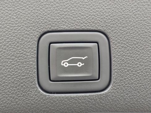 Used 2023 GMC Yukon Denali Ultimate w/ LPO, Floor Liner Package AWD/4WD image 16