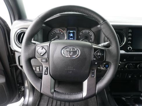 Used 2022 Toyota Tacoma TRD Off-Road image 16