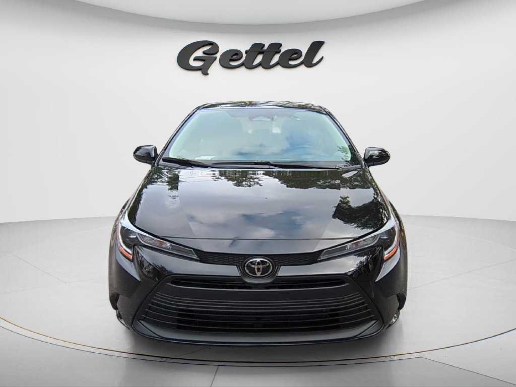 Used 2026 Toyota Corolla LE FWD image 2