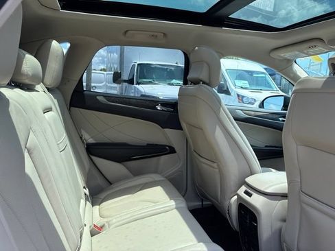 Used 2019 Lincoln MKC Reserve w/ MKC Technology Package FWD image 24