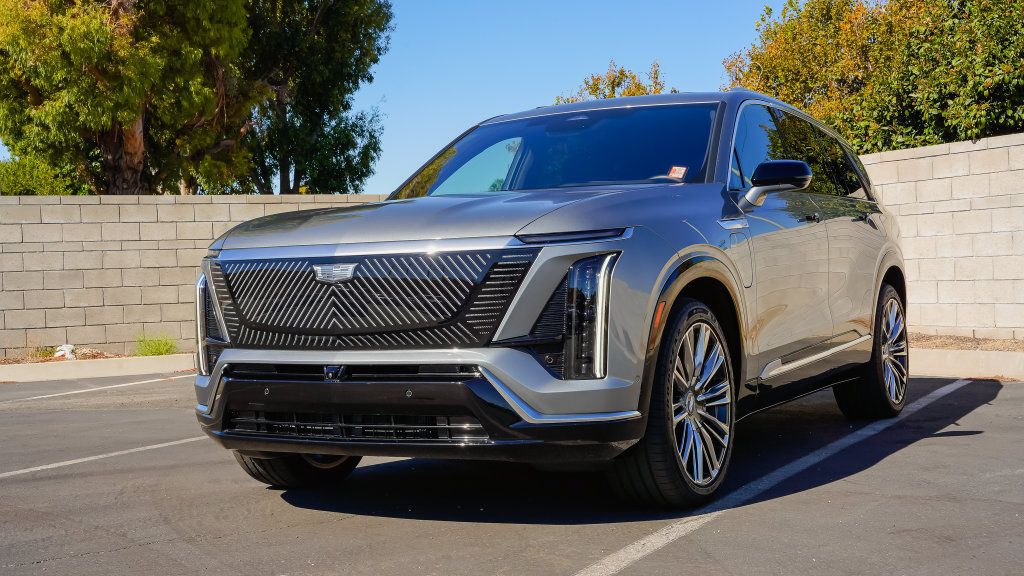 Certified 2026 Cadillac Vistiq Premium Luxury AWD/4WD image 2