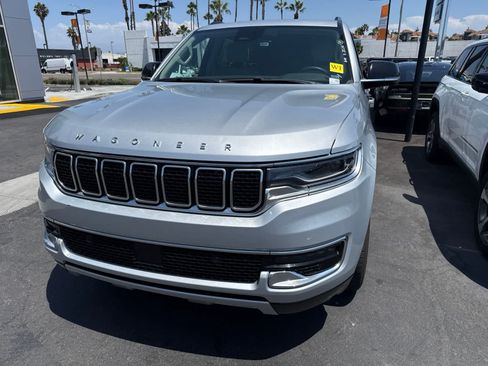 Used 2024 Jeep Wagoneer L Series II w/ Flexible Seating Group RWD image 5