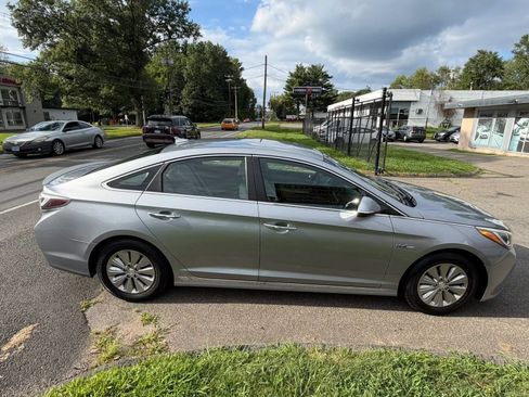 Used 2016 Hyundai Sonata SE FWD image 4
