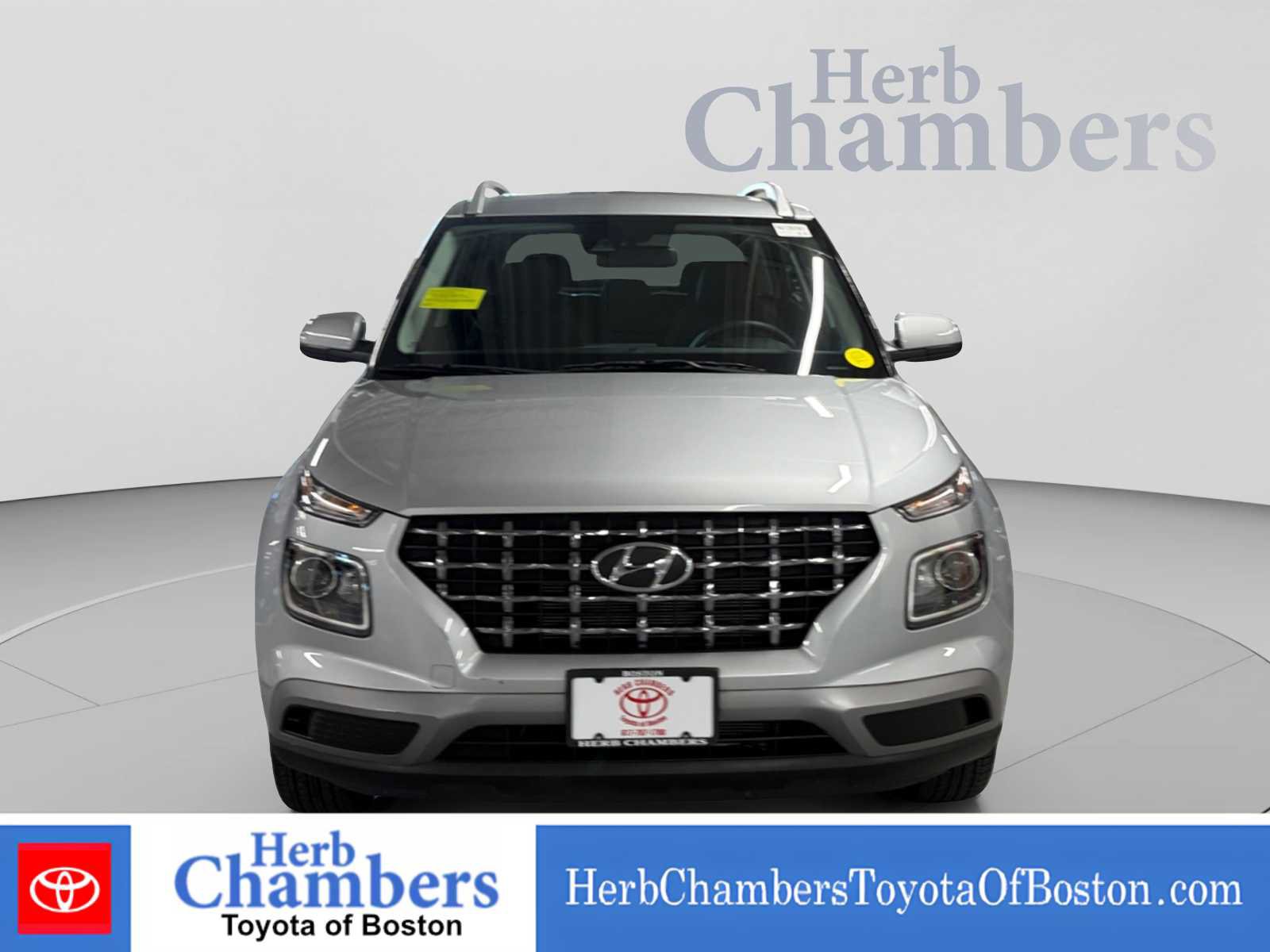 Used 2022 Hyundai Venue SEL w/ Cargo Package FWD image 2