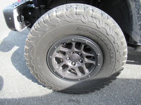 Used 2023 Jeep Wrangler Unlimited Rubicon w/ Xtreme 35 Tire Package AWD/4WD image 5