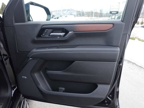 New 2025 GMC Yukon XL Denali w/ LPO, Illumination Package image 31