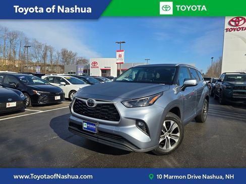 Used 2023 Toyota Highlander XLE AWD/4WD image 1