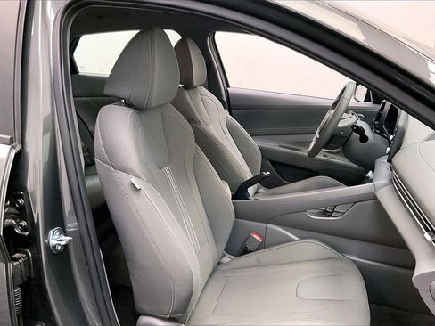 Certified 2025 Hyundai Elantra Sport image 6