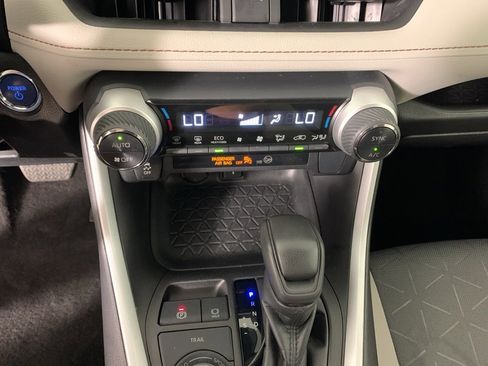 Used 2022 Toyota RAV4 XLE w/ Convenience Package image 25