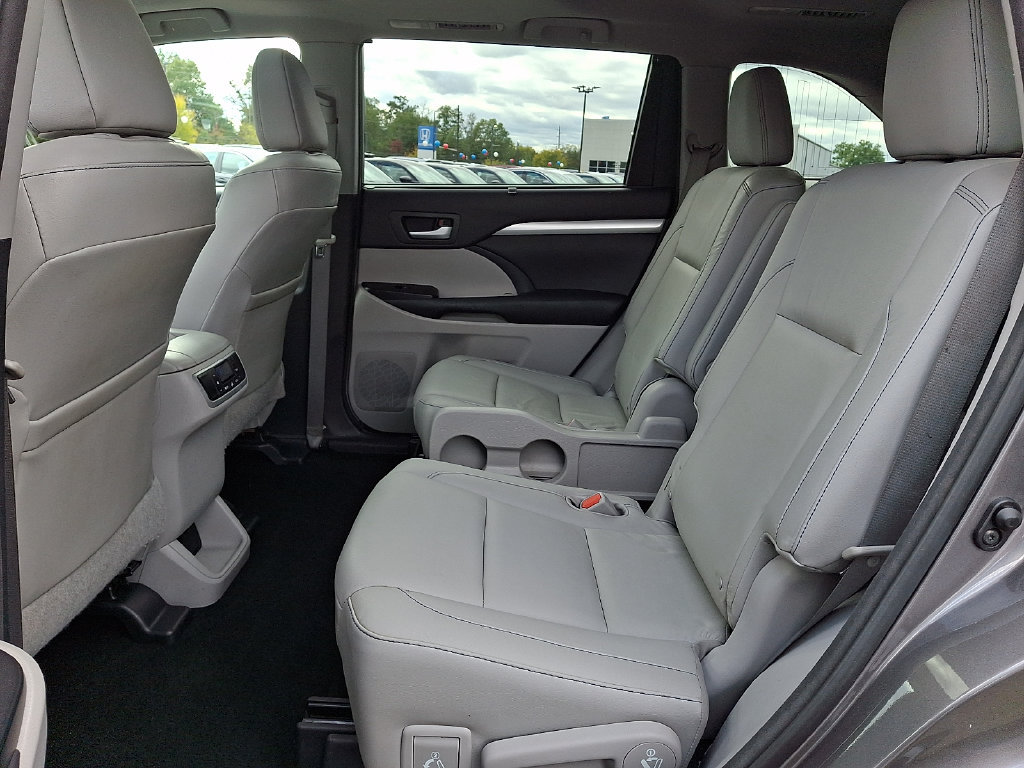 Used 2015 Toyota Highlander XLE FWD image 10
