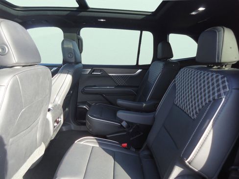 Used 2024 GMC Acadia Denali w/ Super Cruise Package image 30