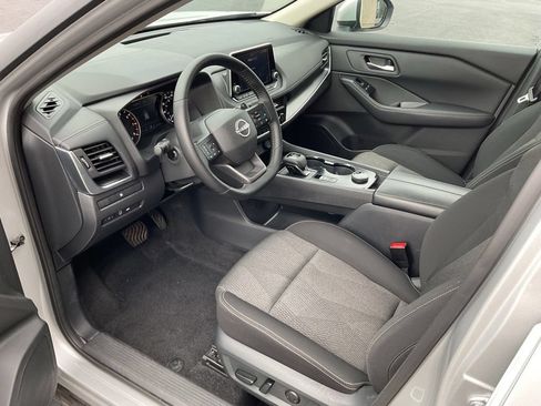 Used 2025 Nissan Rogue SV AWD/4WD image 10