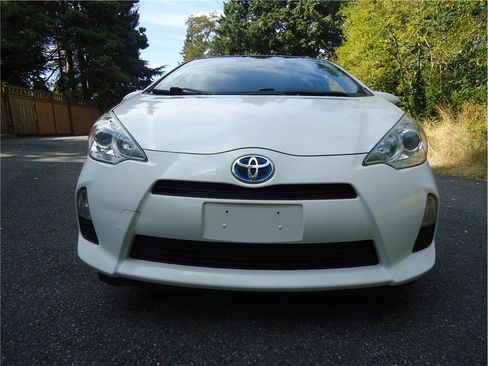 Used 2014 Toyota Prius C Two image 3