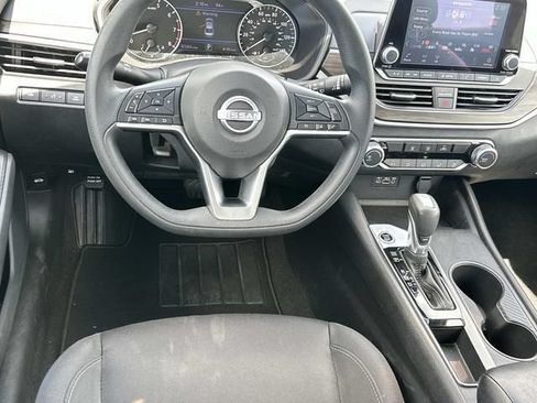 Used 2025 Nissan Altima 2.5 SV FWD image 21