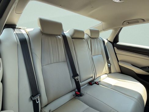 Used 2018 Honda Accord Touring image 28