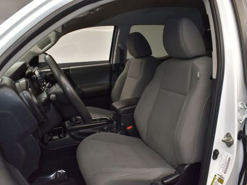 Used 2020 Toyota Tacoma SR w/ SR Convenience Package image 9