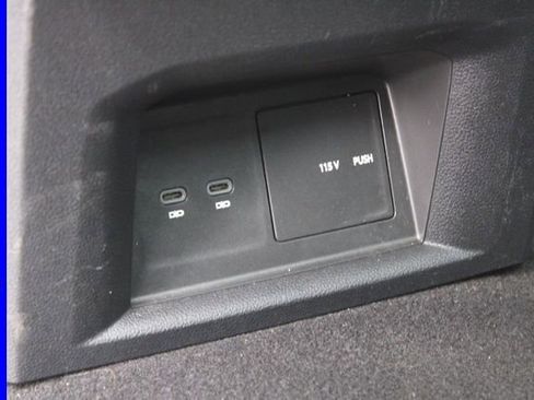 Used 2022 Volkswagen Atlas Cross Sport SE w/ Panoramic Sunroof Package image 28