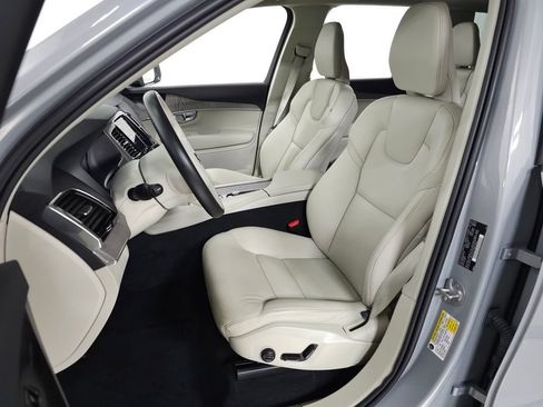 Certified 2024 Volvo XC90 T8 Plus AWD/4WD image 18