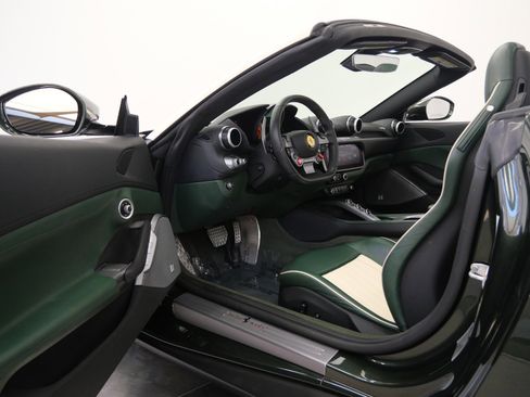Used 2019 Ferrari Portofino RWD image 23