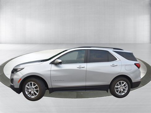 Used 2022 Chevrolet Equinox LT image 3