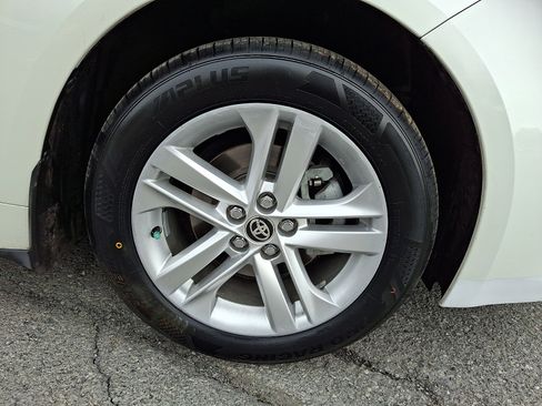 Used 2019 Toyota Corolla SE w/ SE Option Package image 8