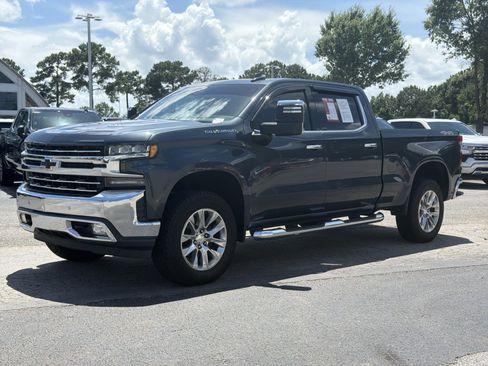 Used 2020 Chevrolet Silverado 1500 LTZ w/ LTZ Premium Package AWD/4WD image 7