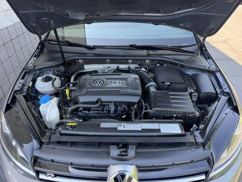 Used 2017 Volkswagen Golf 4-Door AWD/4WD image 5